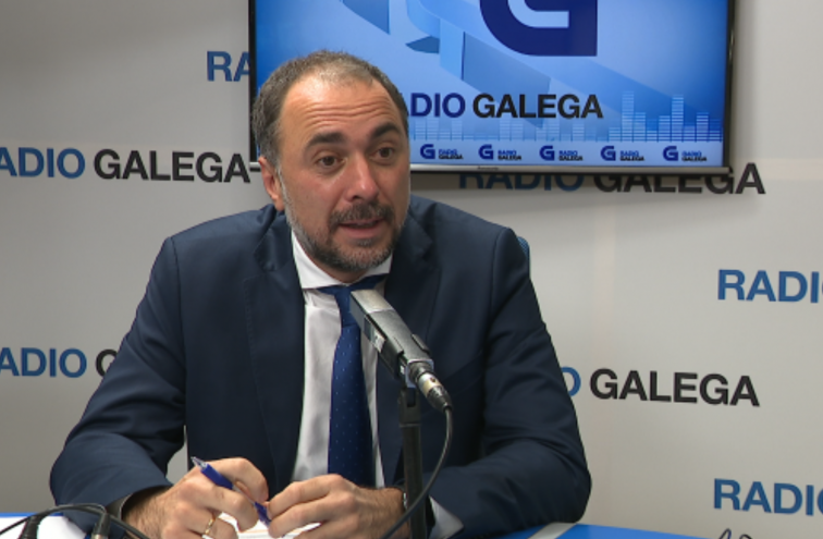 La vacunación de los gallegos de entre 65 y 69 puede empezar esta misma semana, adelanta el conselleiro