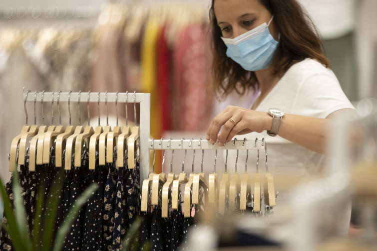 La Xunta mantendrá las mascarillas pero abre la puerta al 100% de ocupación en interiores ante la mejoría