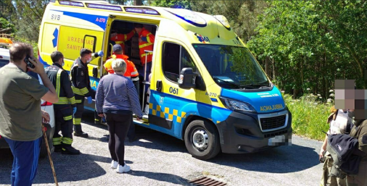 Desparecido desde el viernes, un anciano es encontrado en un monte de Rois por una agente forestal