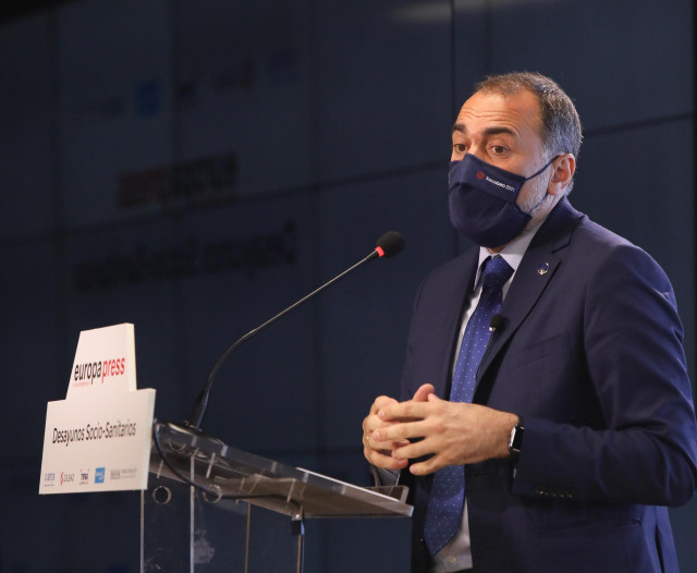 El conselleiro de Sanidad de la Xunta de Galicia, Julio García Comesaña, interviene en un Desayuno Socio-Sanitario de Europa Press.