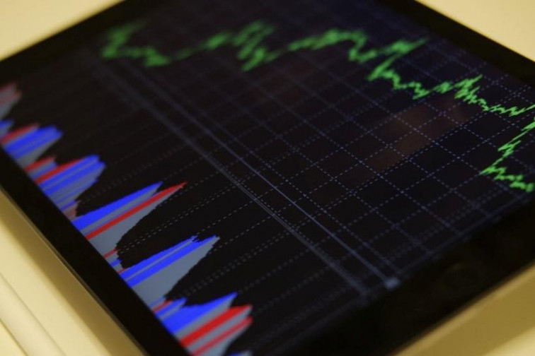 ¿Cuál es el impacto de los acontecimientos políticos y económicos en el mercado de divisas?