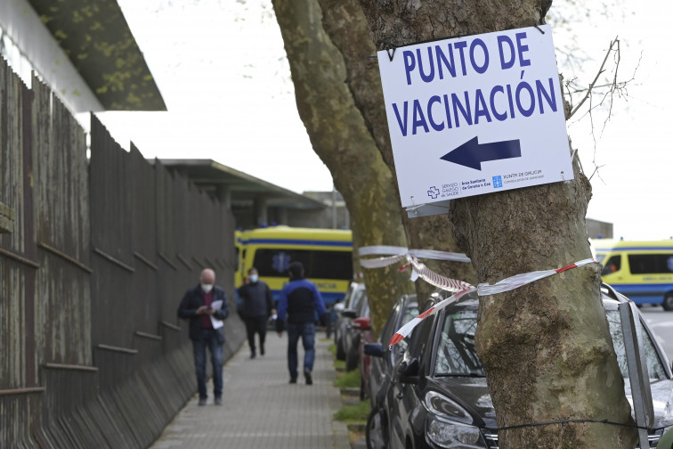 Casi nueve de cada diez gallegos menores de 60 consultados para la segunda vacuna elige AstraZeneca