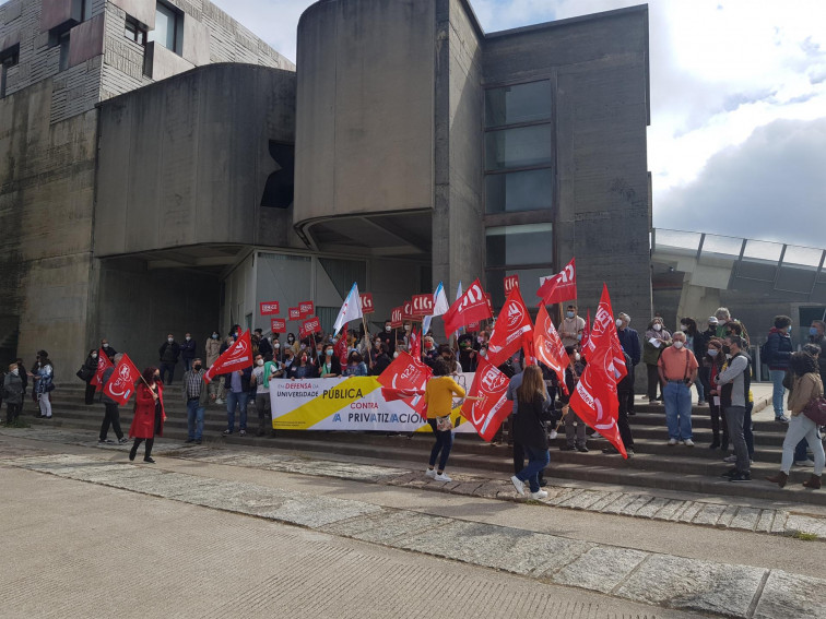 ​Protesta multitudinaria en los siete campus gallegos contra la universidad de Abanca y en apoyo a la pública