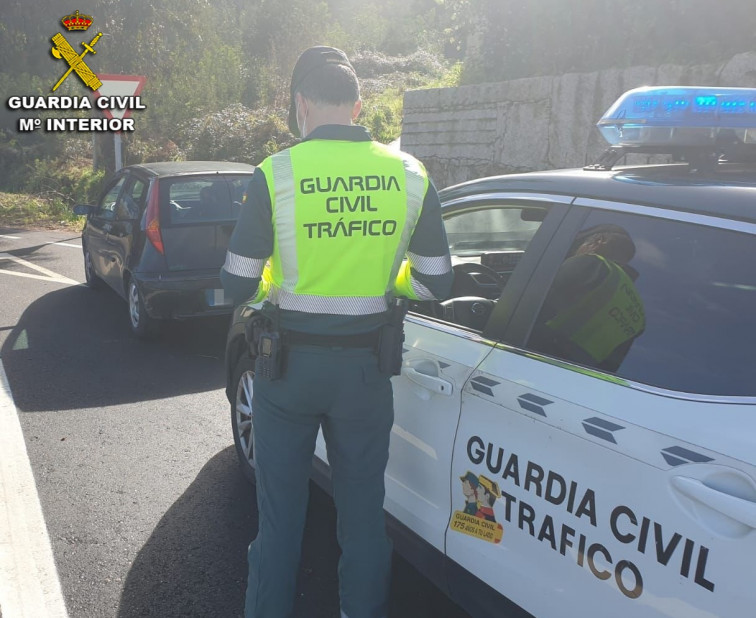 Un accidente entre dos vehículos en A Baña se salda con dos personas heridas