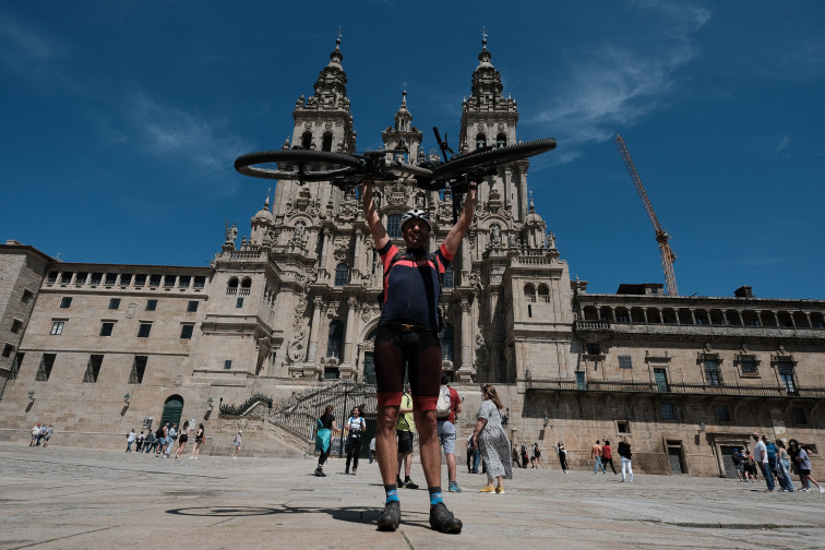 Correos se ocupa de tu mochila o de tu bicicleta durante el Camino de Santiago o la visita a la Catedral de Santiago