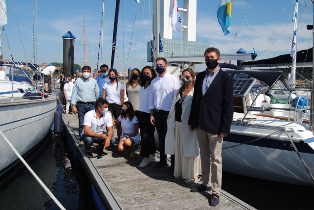 Llega a A Coruña la expedición que realiza la travesía Navega o Camiño