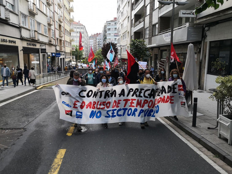 Cientos de funcionarios gallegos protestan en Santiago por la precariedad y la temporalidad de la Xunta