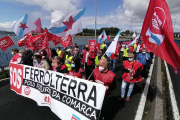 Manifestación por las comarcas de Ferrolterra, Eume y Ortgal en el puente de As Pías, que divide Ferrol y Fene.