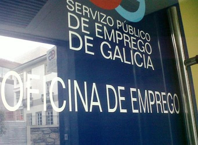 El paro mensual sube cinco veces más en Galicia que en España con su mayor subida desde hace seis años