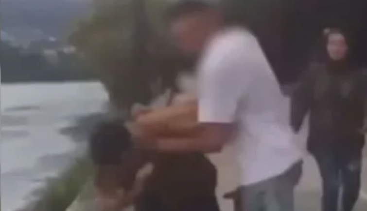 Menores agreden a un menor con autismo en Pontedeume, lo graban y lo publican (Vídeo)