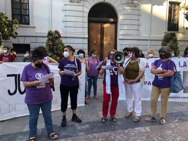 Madres feministas protestan por las ayudas de la Xunta para padres de recién nacidos