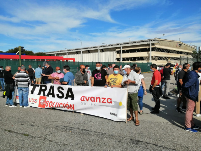 Concentración de trabajadores de Vitrasa, concesionaria del bus urbano en Vigo, en la primera de las cuatro jornadas de huelga convocadas en agosto de 2021 por el incumpliento del convenio y para reclamar mejoras sociales.