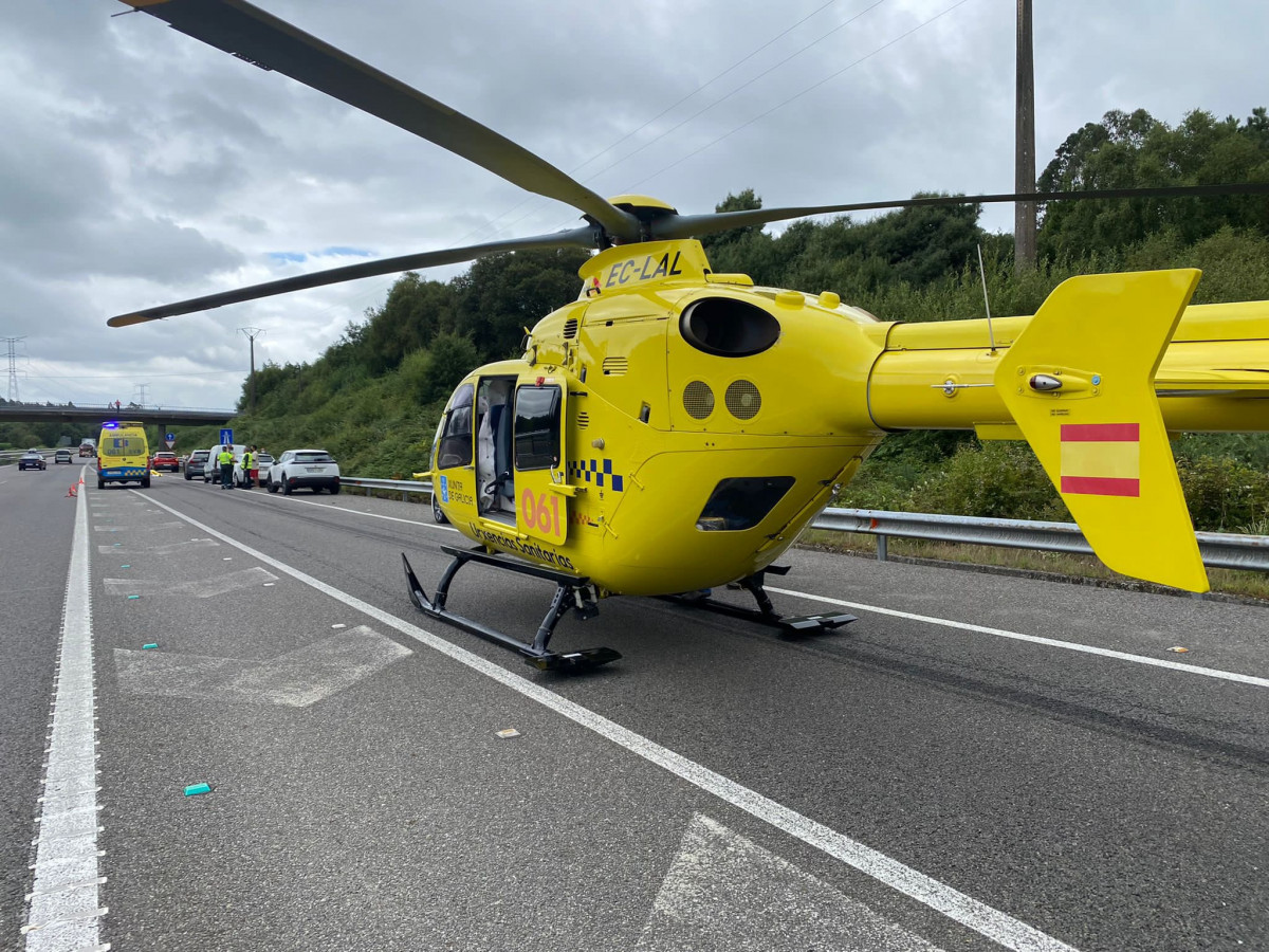 El helicoptero del 061 en el lugar del accidente