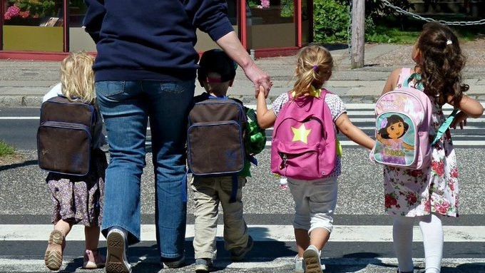 La reciente alza de positivos covid en Santiago se debe a positivos en la comunidad escolar, indica el SERGAS