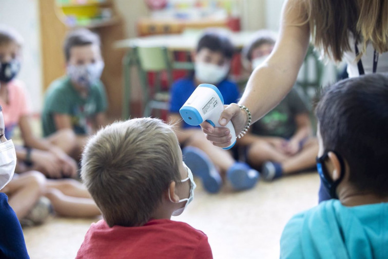 Vuelta al cole: la Xunta propone reducir la distancia entre alumnos para contratar menos docentes, denuncian sindicatos