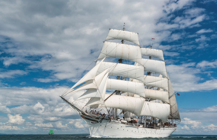 (VÍDEO) A Coruña despide al velero centenario Statsraad Lehmkuhl, que zarpa en su vuelta al mundo de 20 meses