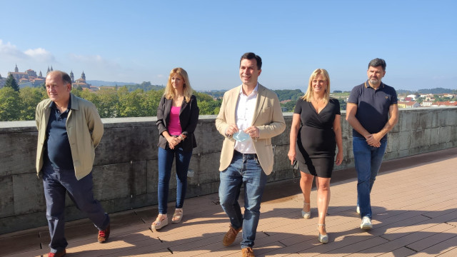 El secretario xeral del PSdeG, Gonzalo Caballero, junto a Xoaquín Fernández Leiceaga, Marina Ortega, Ana Prieto y Nicolas González Casares