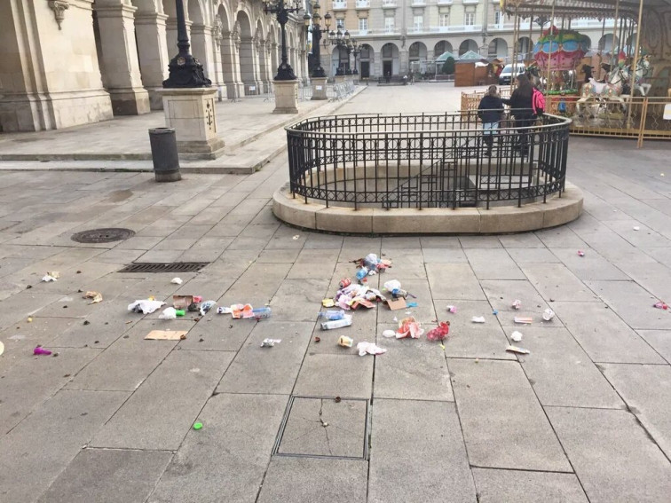 La basura invade las calles de A Coruña