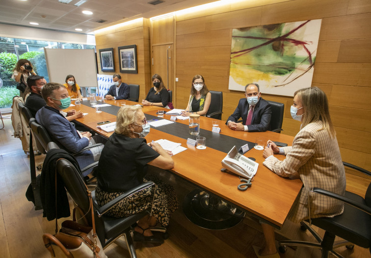 Xunta y ONGs trabajan para acoger a los refugiados afganos en Galicia, la mitad de ellos menores