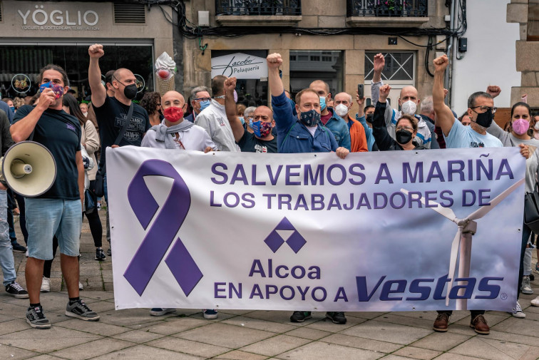 Viveiro se echa a la calle contra el cierre de Vestas, una fábrica 