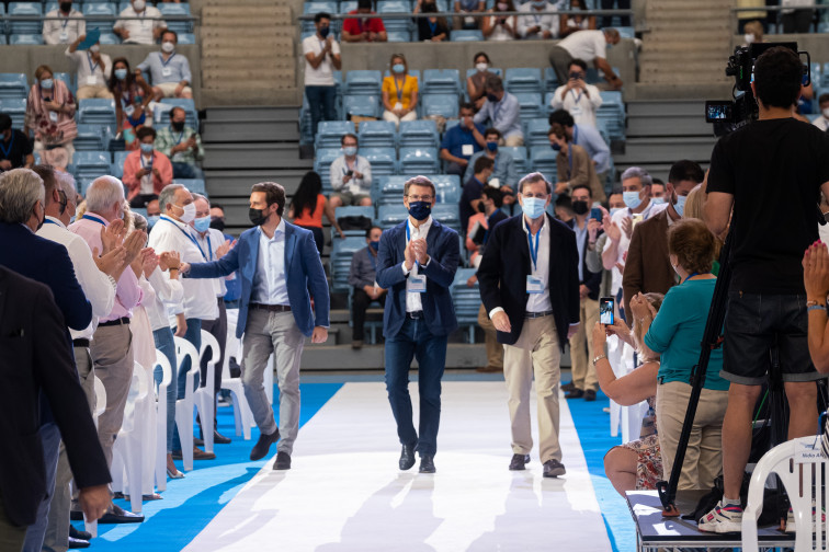 Casado lanza su convención en Santiago arropado por Feijóo y a la sombra de Ayuso