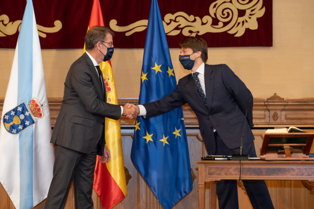 El presidente de la Xunta, Alberto Núñez Feijóo, en la toma de posesión de Miguel Corgos como conselleiro de Facenda e Administración Pública en el Pazo de Raxoi (Santiago de Compostela), 18/10/21.