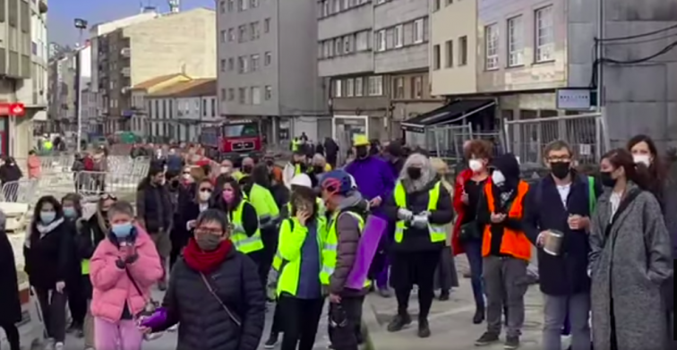 Cacerolada en Concheiros contra el atraso de las obras en la entrada del Camino de Santiago en Compostela