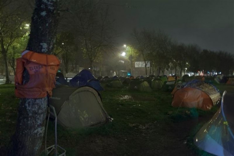 Marineros del cerco tomarán las uvas en el campamento ante la Xunta