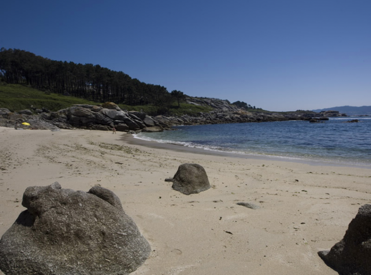 Encuentran el cuerpo sin vida de una mujer de avanzada edad en la playa de Ancoradouro de Bueu​