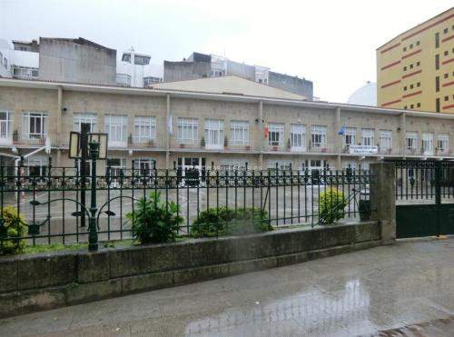 Brote de coronavirus con 17 casos en un colegio de Pontevedra, el CEIP Álvarez Limeses