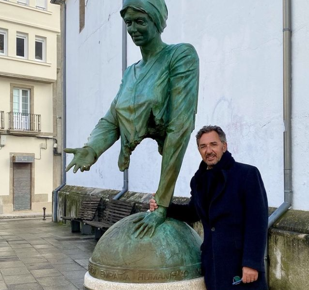 José Molares, autor de la polémica estatua de enfermeros en Lugo: 