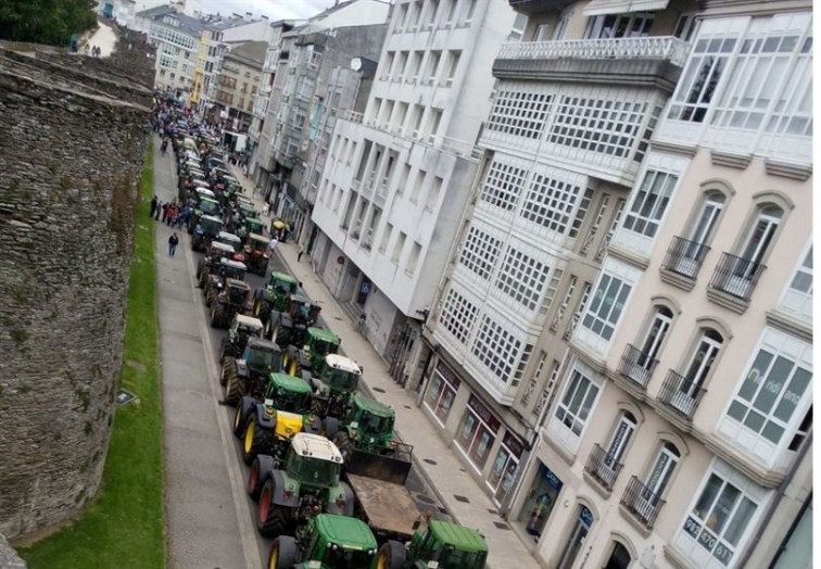 La tractorada de Lugo se enfrenta a distribuidores y empresarios