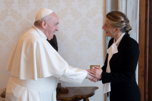 Yolanda Díaz, el Papa Francisco y Rosalía de Castro