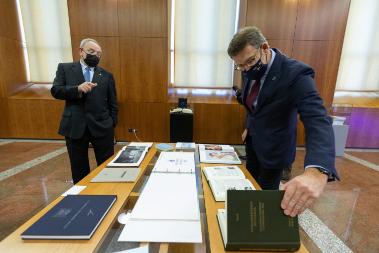 Inaugurada la exposición que divulga los 40 años del Parlamento de Galicia