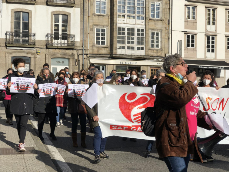 Cientos de trabajadoras de hogar protestan porque llevan una década con el mismo con el mismo convenio