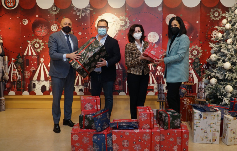 141 menores hospitalizados en Santiago reciben regalos de Reyes donados por El Corte Inglés