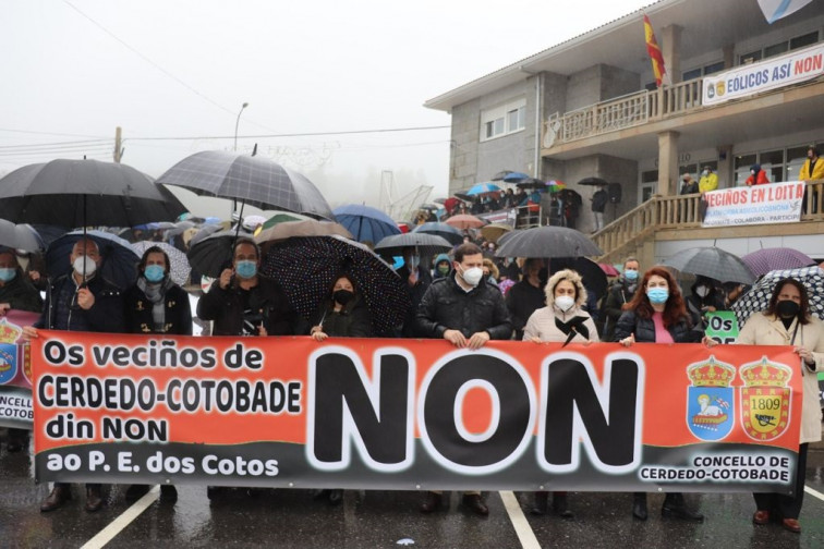 Protesta contra el parque eólico Os Cotos en Cerdedo y Ponteareas