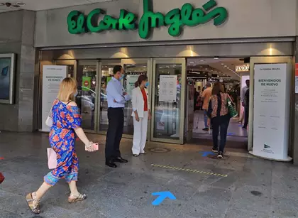 ​Arrancan las segundas rebajas en El Corte Inglés de Santiago, muy enfocadas al deporte