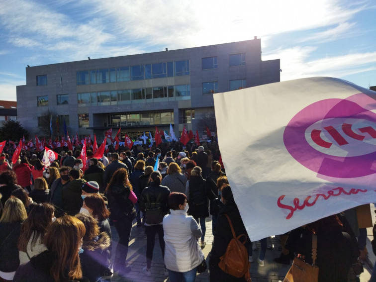 Primera jornada de huelga de los trabajadores la conserva gallega, que celebran el 