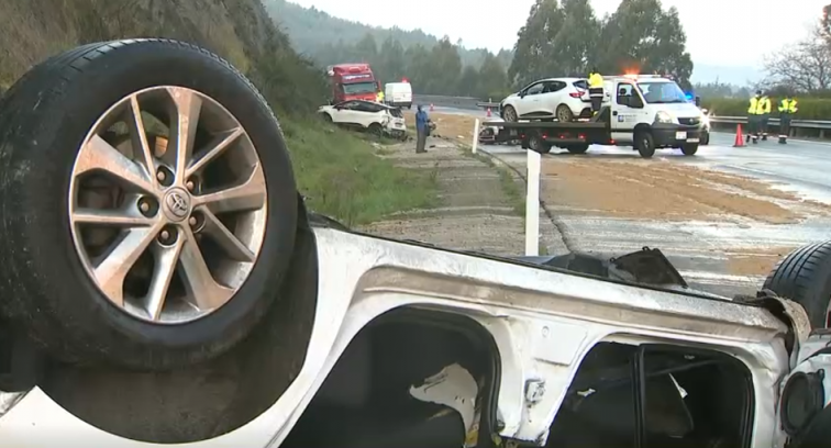 Accidente múltiple en la A-6 en Aranga deja siete heridos, dos de ellos graves, y el desvío del tráfico