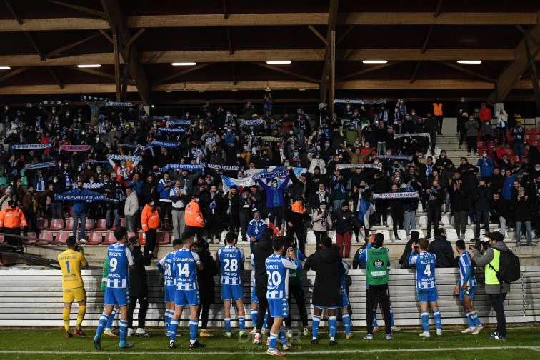 (VÍDEO) Pudo ser peor: se cae la grada en el Zamora - Deportivo cuando la afición celebraba el gol en el 90'