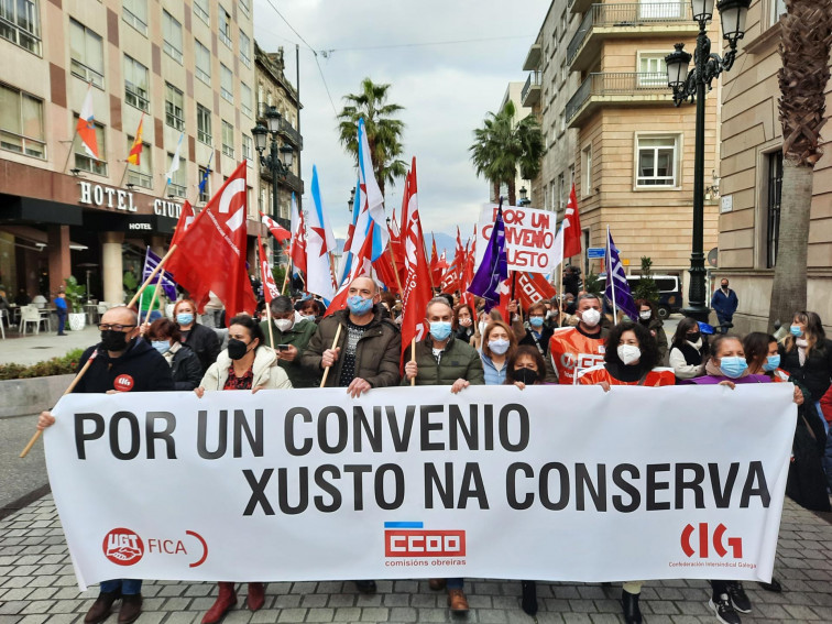 Adiós a la huelga en la conserva gallega tras conseguir las trabajadoras mejoras en el convenio