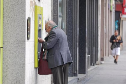 Jubilados de Lugo promueven un mes de boicot a los cajeros y a los bancos que dejan de lado a los mayores ​