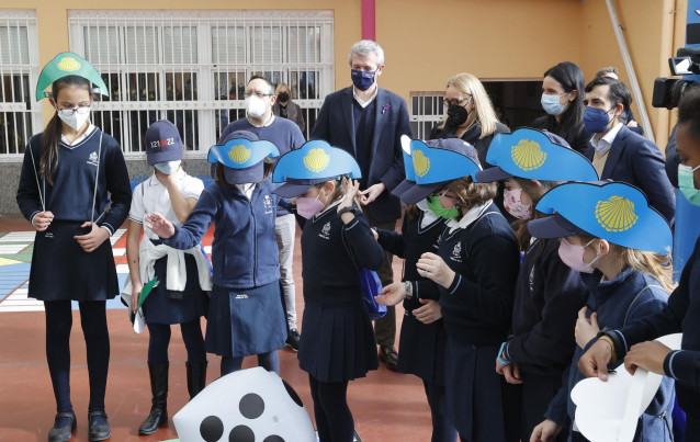 Visita del vicepresidente primero y conselleiro de Presidencia, Xustiza e Turismo de la Xunta, Alfonso Rueda, al colegio Cristo Rey de Ferrol (A Coruña).