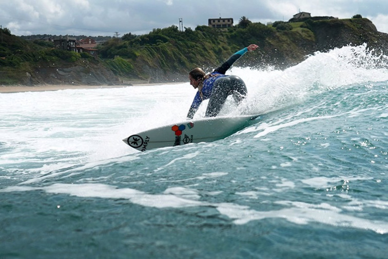 Rescatados dos surfistas arrastrados por la corriente desde Ribadeo hasta Castropol ​