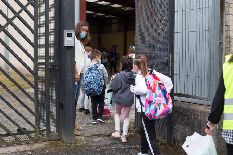 Casi 2.500 casos activos menos en las escuelas gallegas una semana después del cambio metodológico de la Xunta