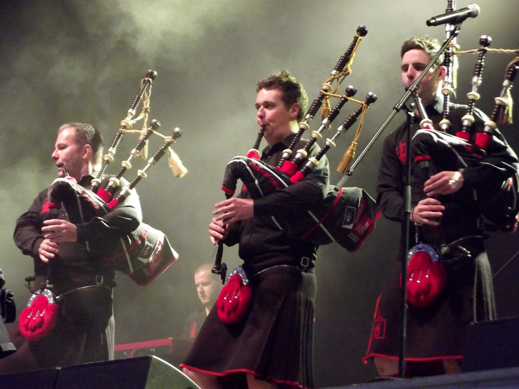 Red Hot Chilli Pipers en una foto de Piotr Drabik publicada en wikimedia bajo creative common