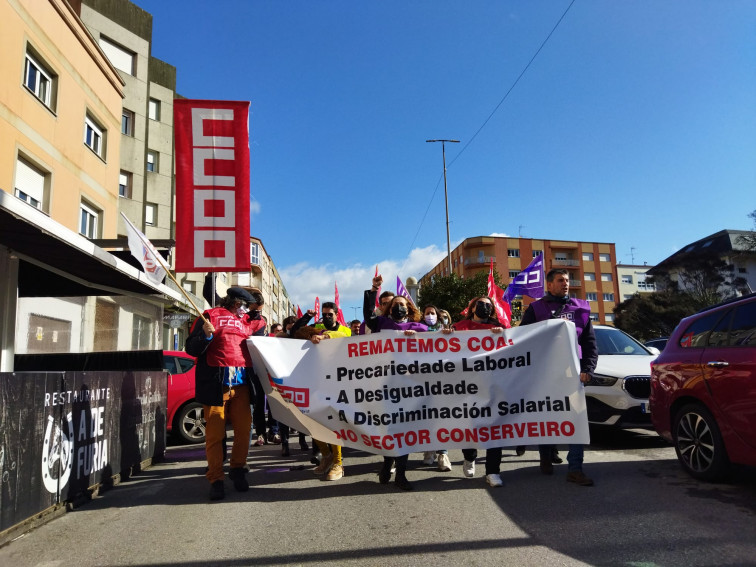 (VÍDEOS) Miles de trabajadores de la conserva protestan por la 