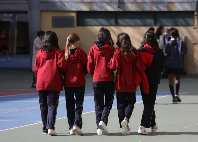 Los estudiantes con síntomas de COVID pueden ir a clase aunque la Xunta recomienda que no vayan