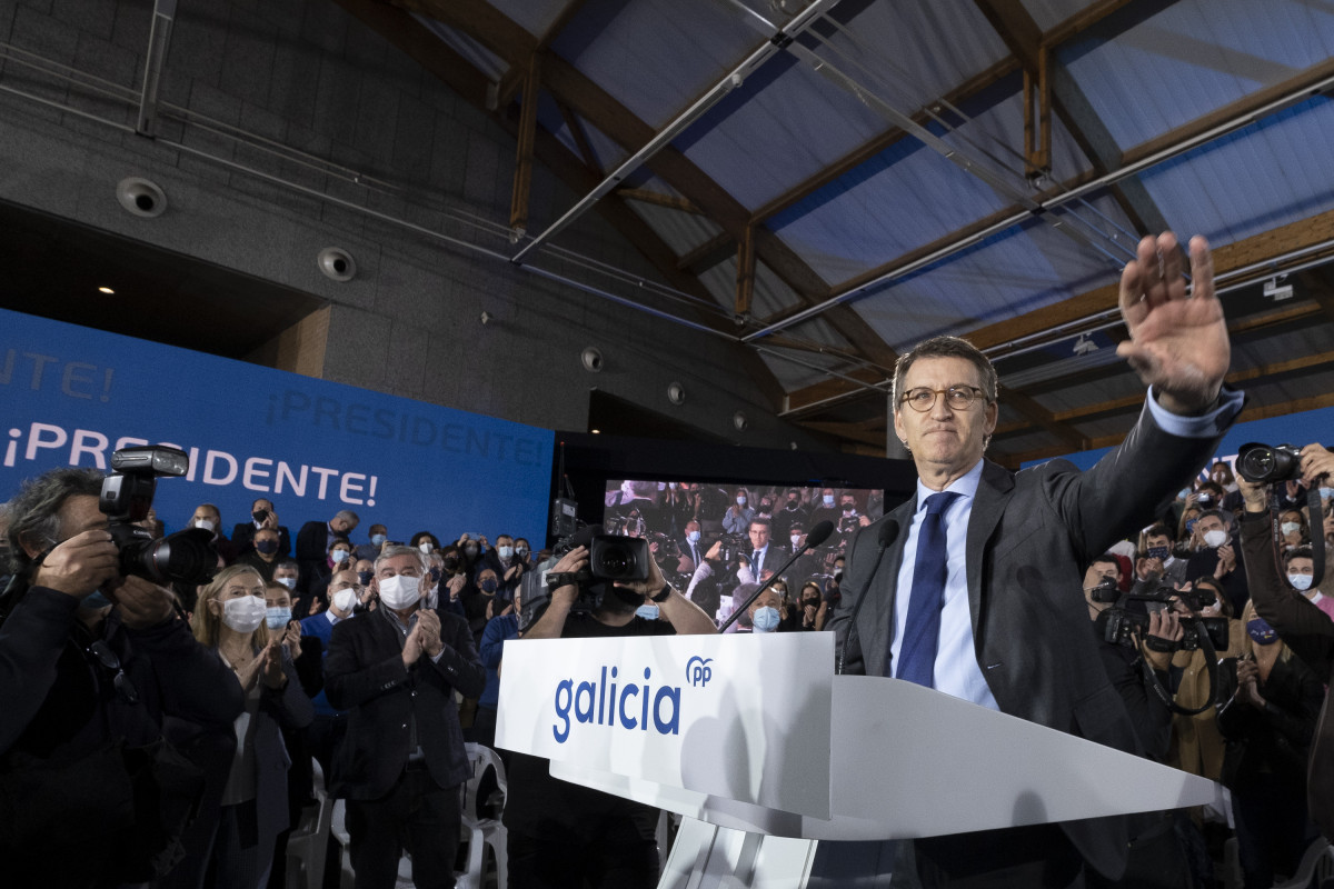 EuropaPress 4286056 presidente xunta galicia alberto nunez feijoo saluda llegada junta
